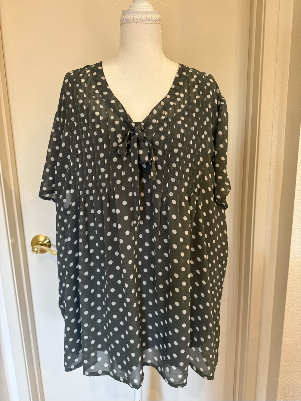 2 Piece Chelsea Studios Polka Dot Tie-Front Tunic Top Olive Green & White
